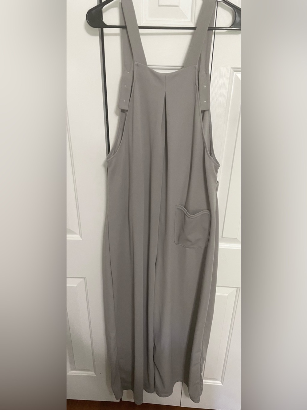 HALARA Sleeveless Jumpsuit in Light Gray with Pockets - Picture 2 of 3